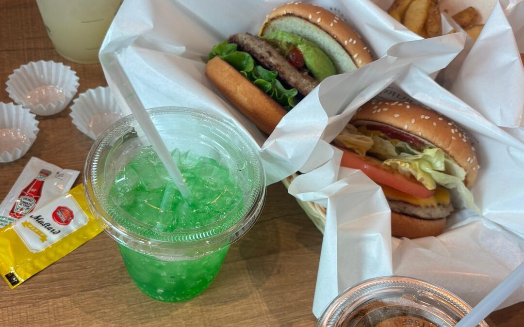 今日はお昼に賄いからのハンバーガー