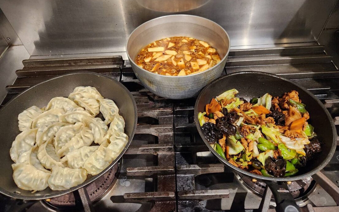 今日は中華でバイトしていた期待の新人が寿司屋の賄いで中華ざん