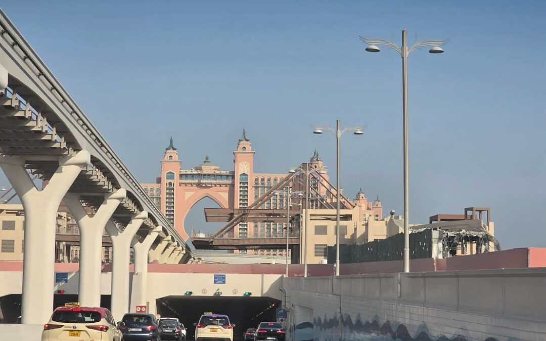 視察と題してお客様とドバイに行って来ました